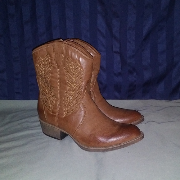Coconuts By Matisse. Women's Roy Western Bootie. - Picture 1 of 9